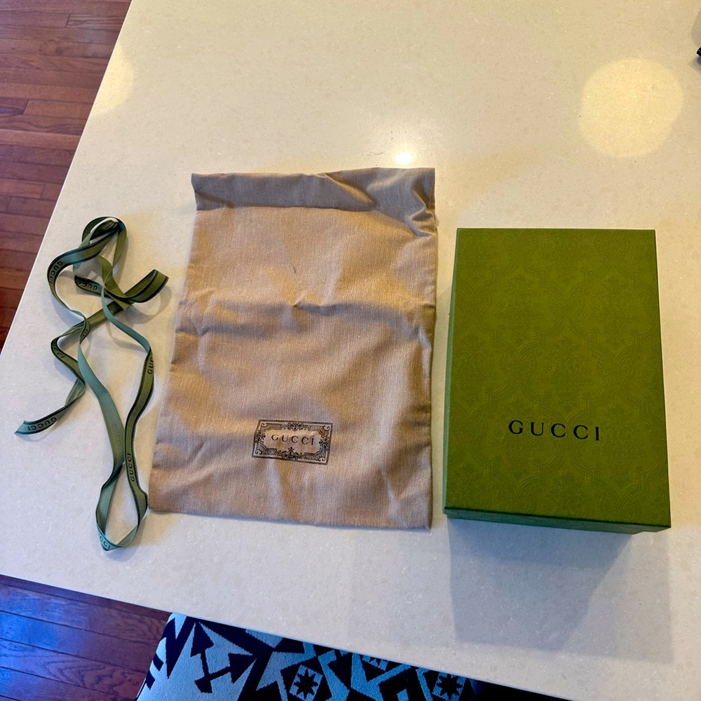 Gucci box, bag and ribbon